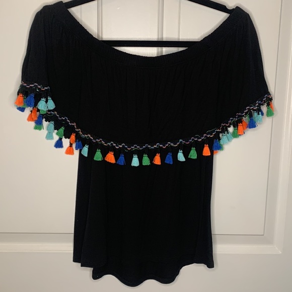 ⭐️ 5/$25 Off The Shoulder Top women’s size small - Picture 2 of 5